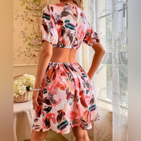 Brush Print Backless Puff Sleeve Dress - Picture 3 of 3